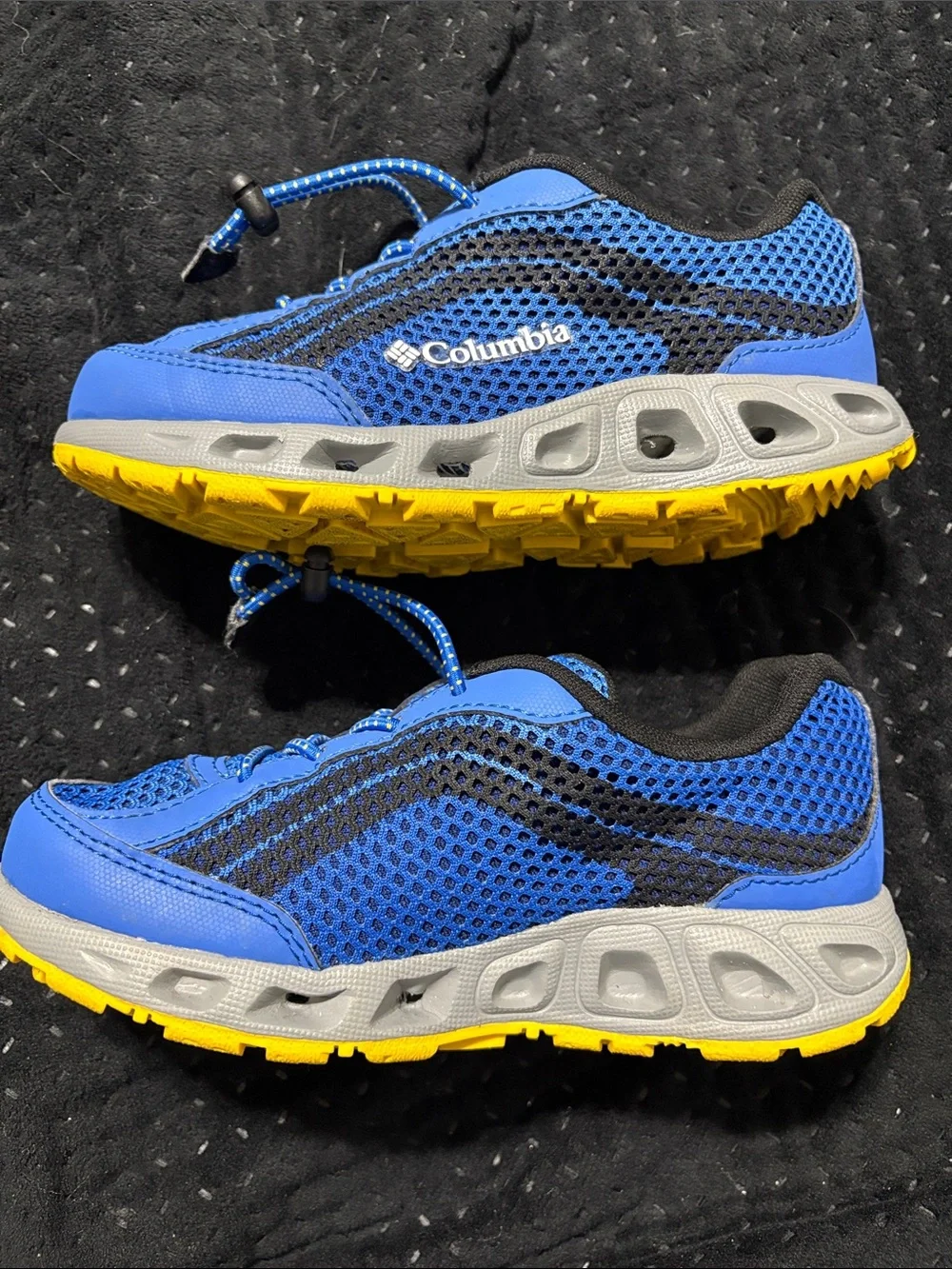 Columbia Kids Blue and Black Mesh Athletic water hiking sneaker. Little kids
